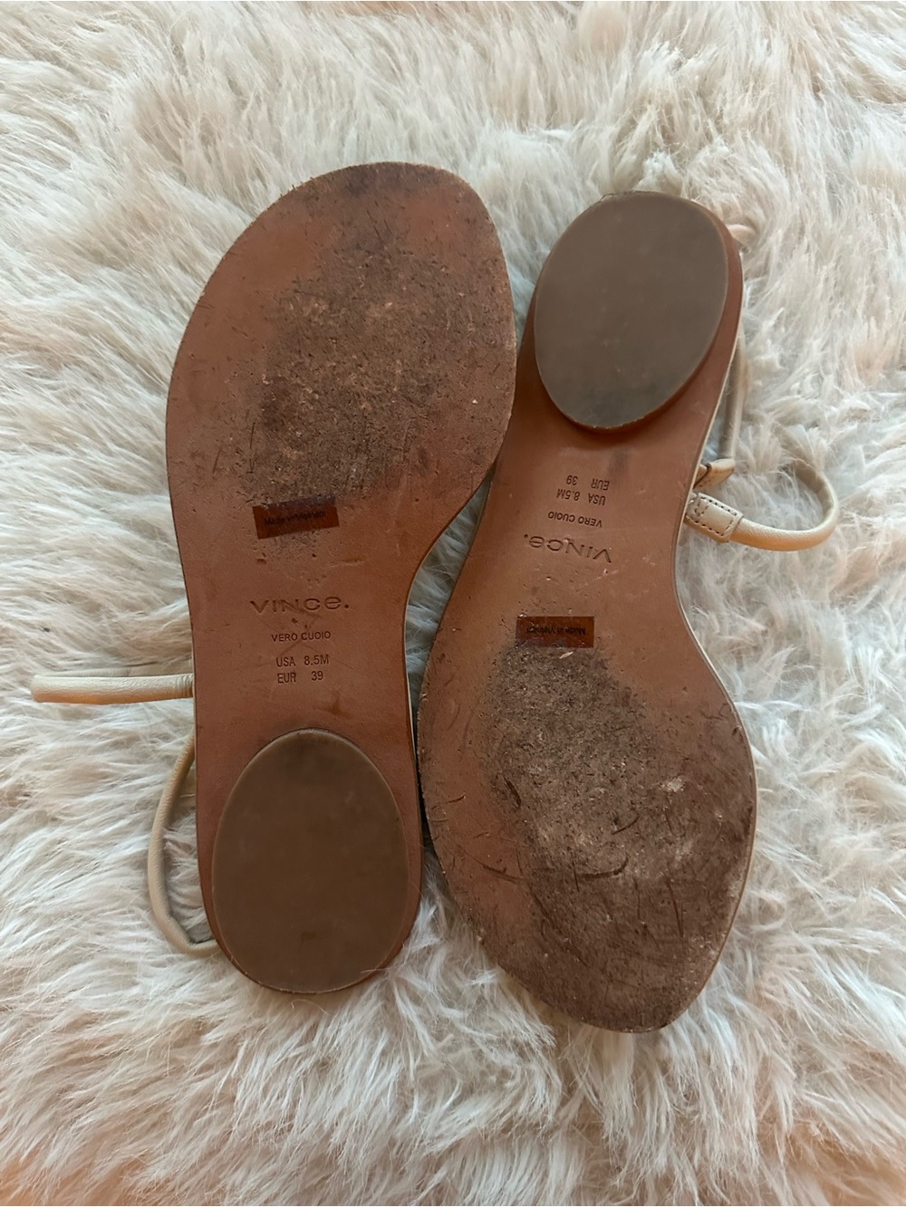 Vince Lucila Nude Leather Toe-Ring Sandal with Gold Accent - Picture 10 of 12